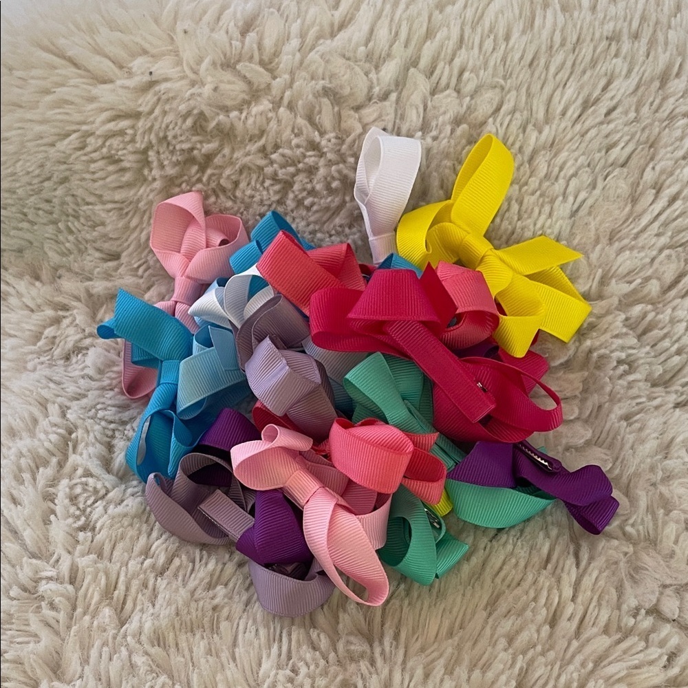 Colorful Hair Bow Set of 20 NWOT for a young lady
